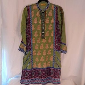 Oaks bathsuit cover up in medium. Jewel tone colors.